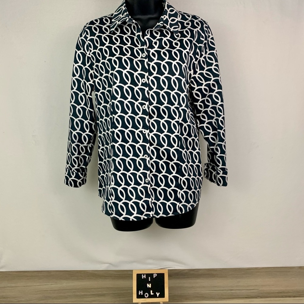 CHICO’S No Iron Swirl Pattern Button Down Size 0 - Picture 2 of 10
